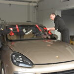 Porsche Cayenne uue esiklaasi ettetõstmine